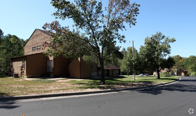 Building Photo - Lynnhaven Apartments