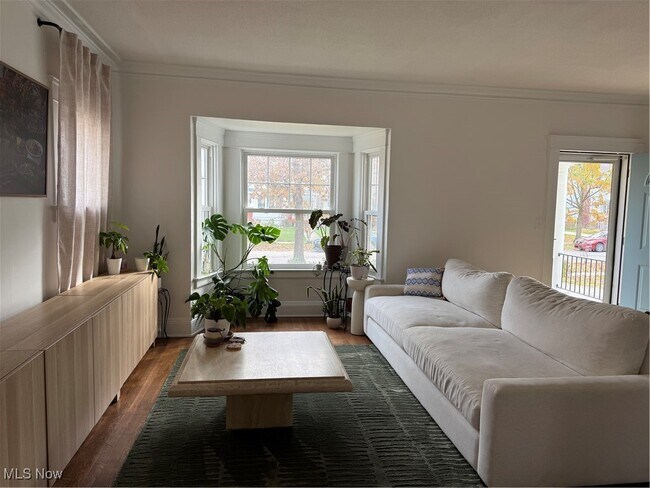 Building Photo - 1320 W 108th St