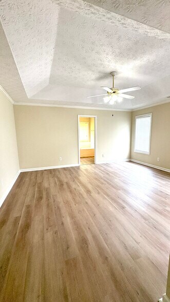 Building Photo - 2336 Pettit Dr