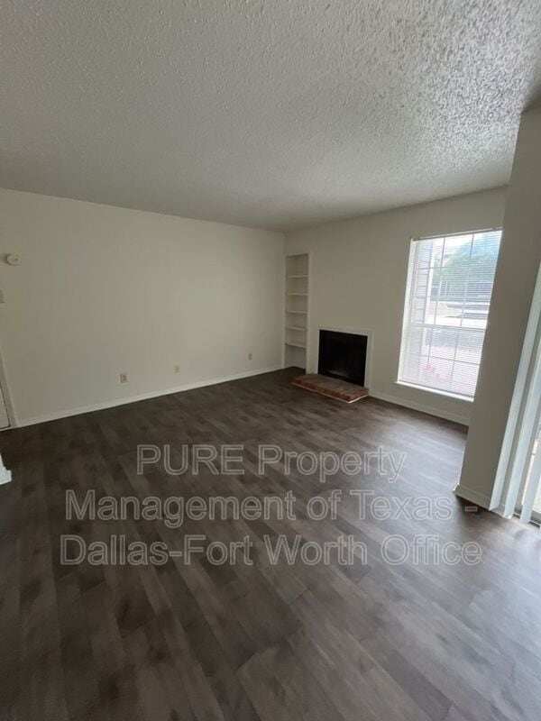 Building Photo - 18333 Roehampton Dr