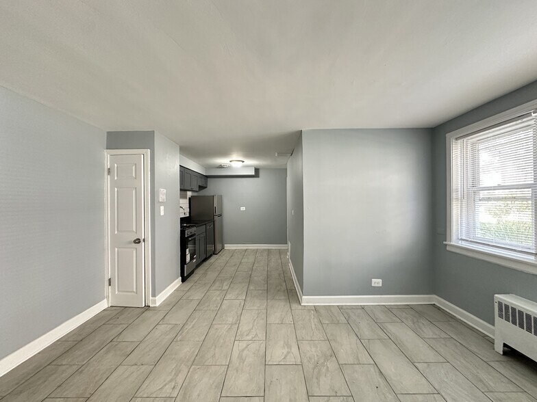 Building Photo - 6725 N California Ave