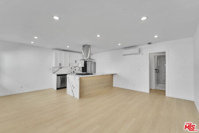 Building Photo - 926 N Spaulding Ave