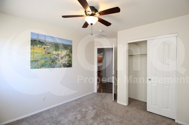 Building Photo - 2009 E Lindrick Dr