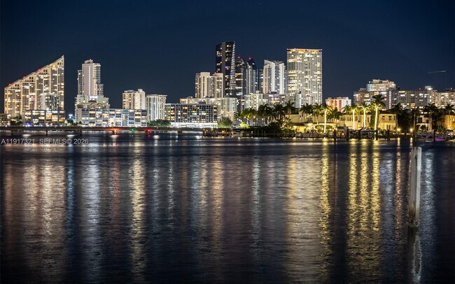 Building Photo - 3255 NE 184th St