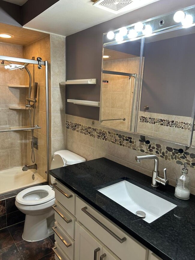 Building Photo - 4730 N Kenneth Ave