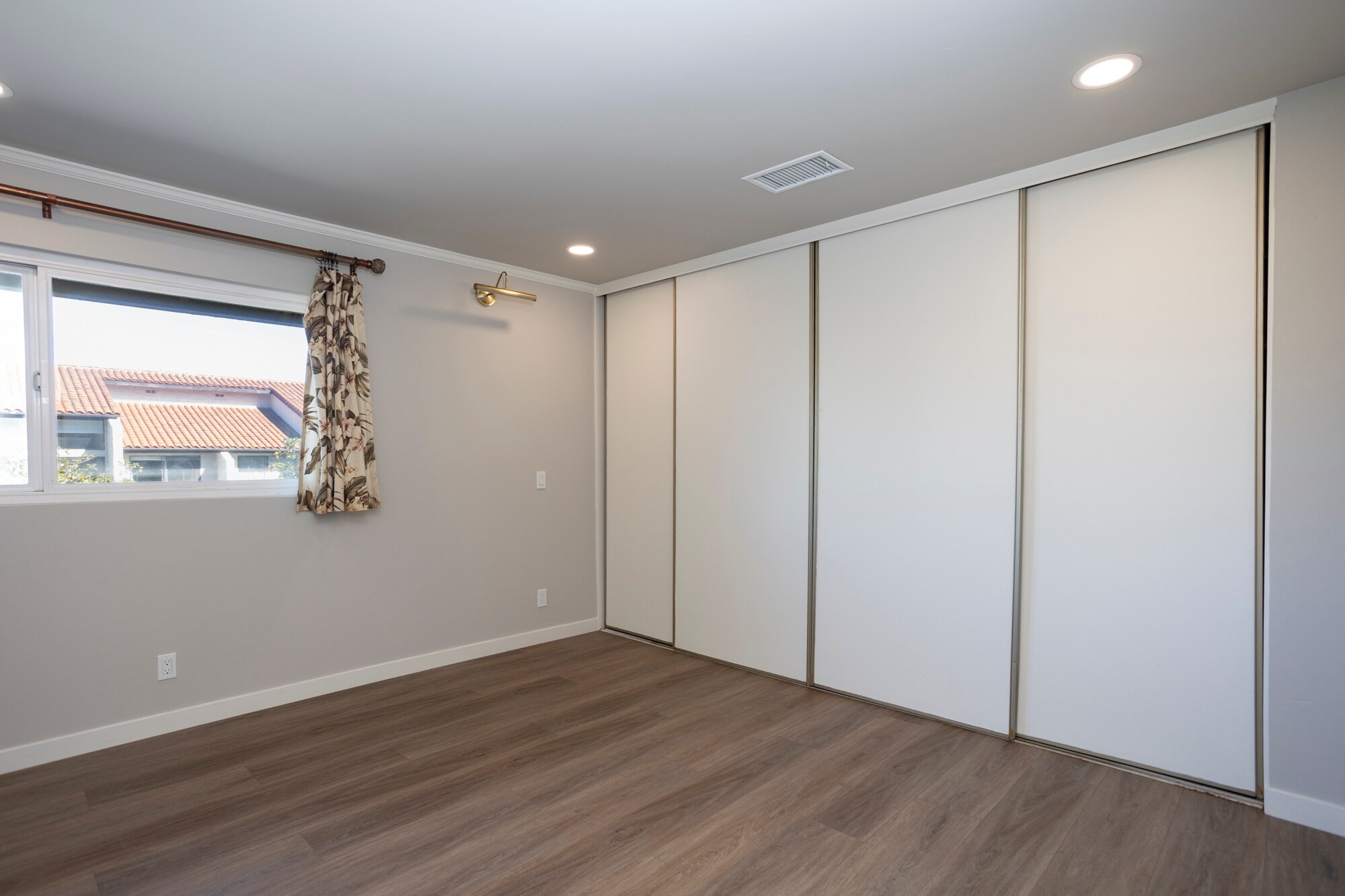 Building Photo - 2517 Navarra Dr