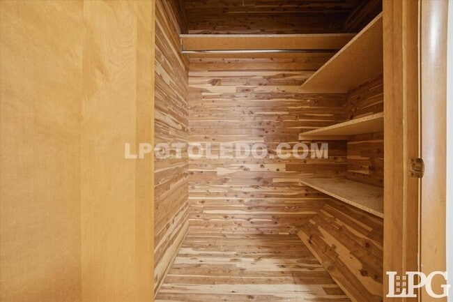 Building Photo - 3860 Sheffield Ct