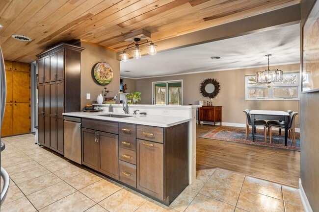 Building Photo - 3 Bedroom / 2.5 Bath Home ? Johnson City, TN