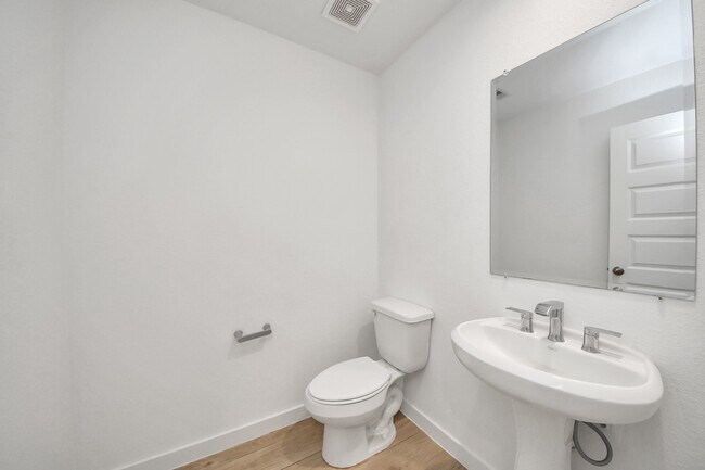 Building Photo - 1618 Westway Dr