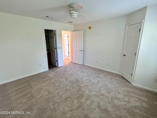 Building Photo - 369 Scrub Jay Dr