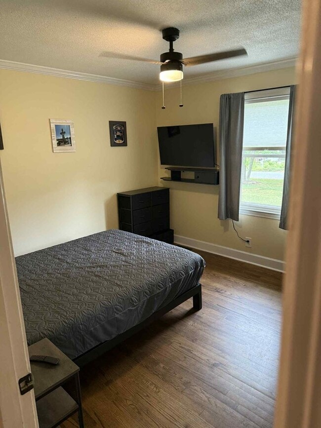 Building Photo - Fully Furnished Retreat with a Dream Backyard