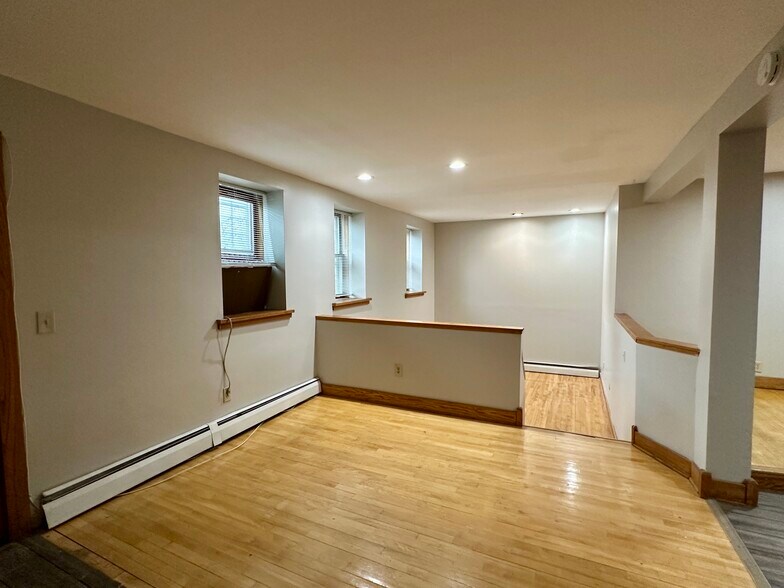Building Photo - 2518 Emerson Ave S
