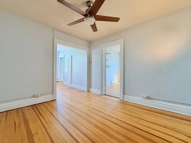 Building Photo - 409 Monmouth St