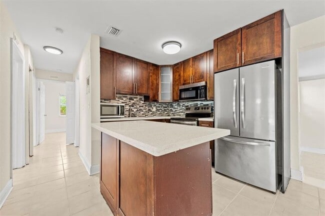 Building Photo - 1524 NW 18th Ct