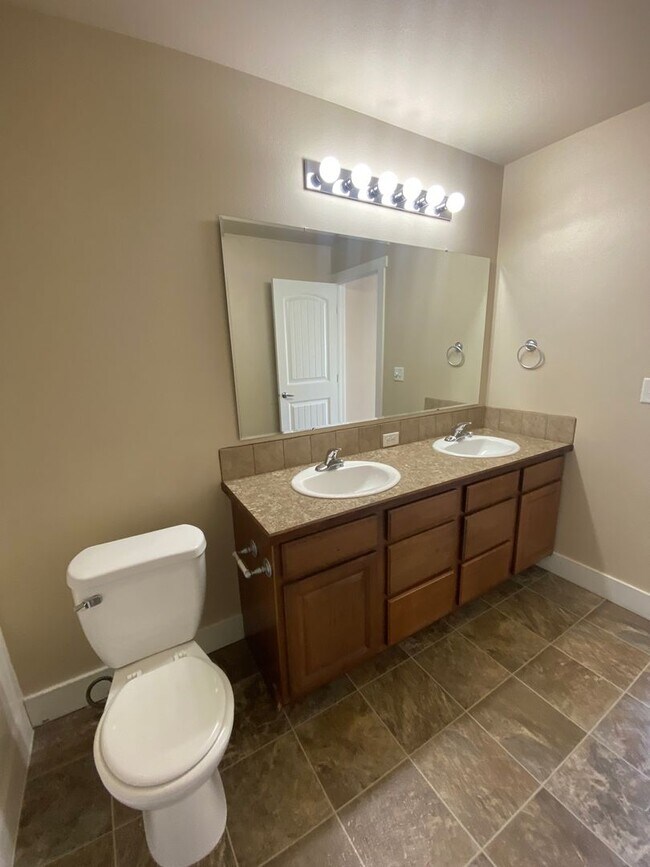 Building Photo - 9993 W Rosecroft Ct