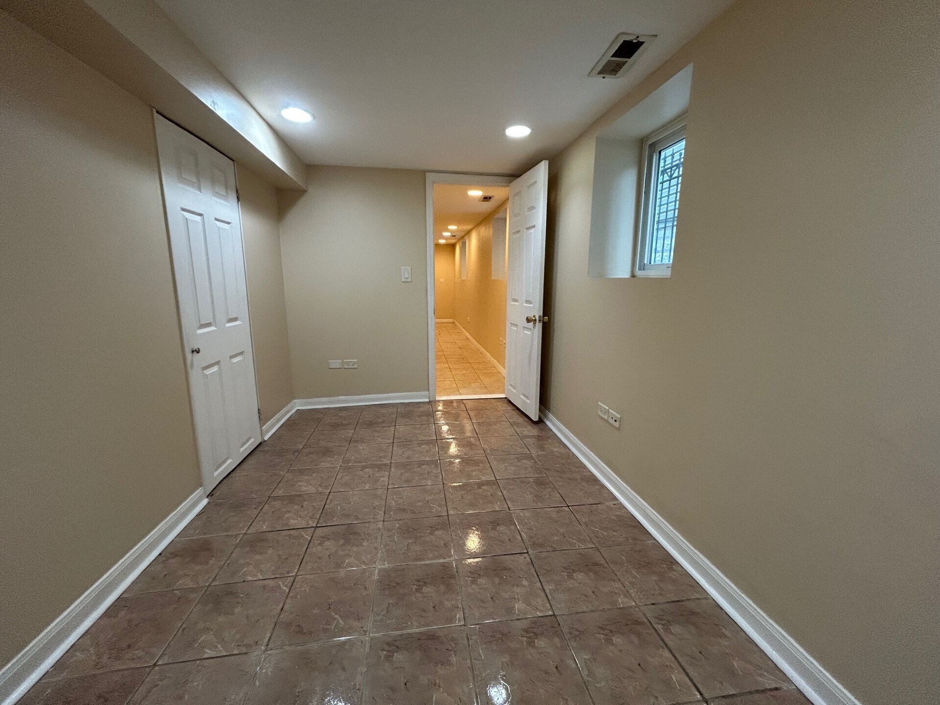 Building Photo - 3849 W School St