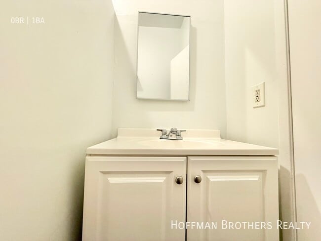 Building Photo - 1420 Flower St