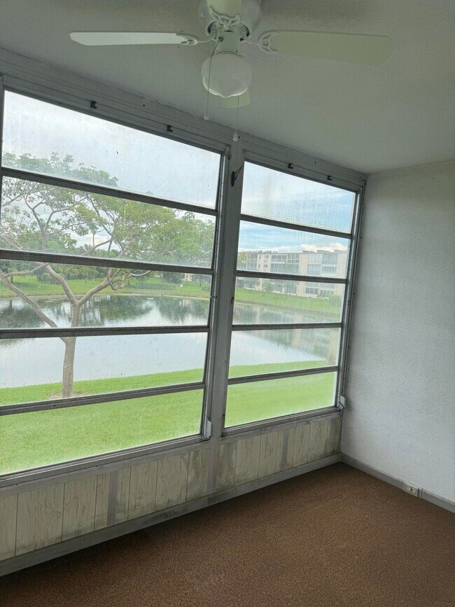 Building Photo - 2039 Rexford A