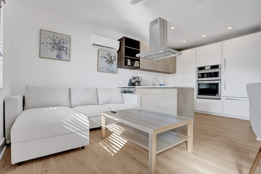 Building Photo - 333 Walnut St