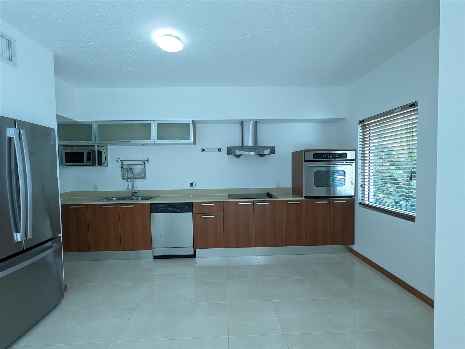 Building Photo - 1528 Brickell Ave
