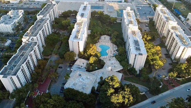 Building Photo - 16919 N Bay Rd