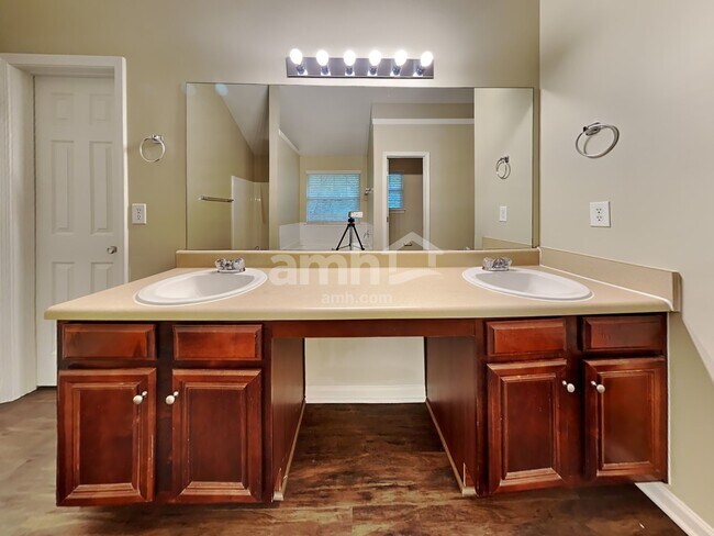 Building Photo - 4909 Lilly Stem Dr