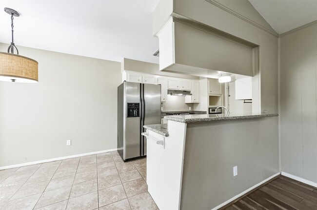 Building Photo - 5347 Lincoln Green Dr