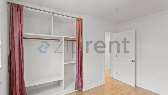 Building Photo - Unit