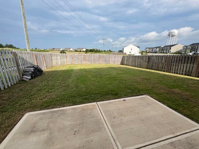 Building Photo - 6120 Beadlow St