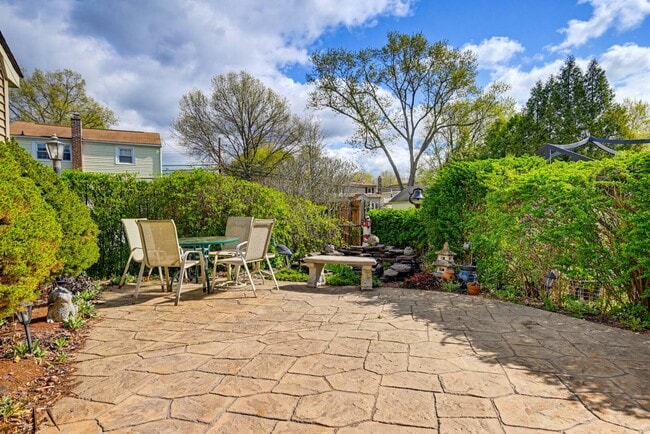 Building Photo - 11 Berry St