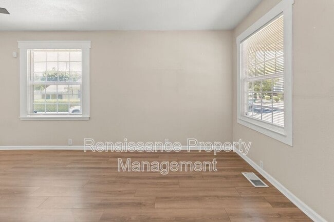 Building Photo - 400 E Ellis St