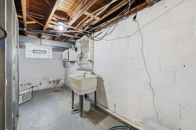 Building Photo - 557 E Weisheimer Rd