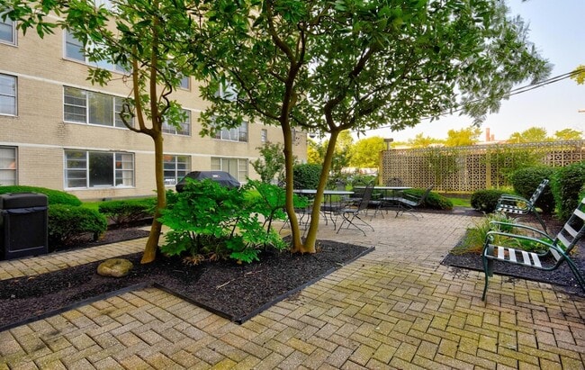 Building Photo - 1620 E Broad St