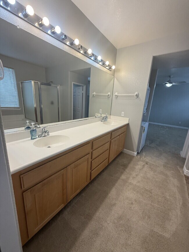 Building Photo - Beautiful and spacious ADU - Includes ALL utilities except internet/cable.  Newly painted, new ap...