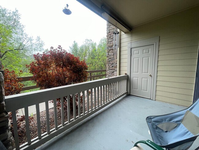 Building Photo - $0 DEPOSIT OPTION! LUXURIOUS 3BED/2BATH CONDO WITH MODERN UPGRADES