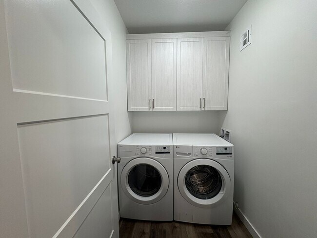 Building Photo - 380 Utah Ave