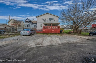 Building Photo - 1418 N Main Ave