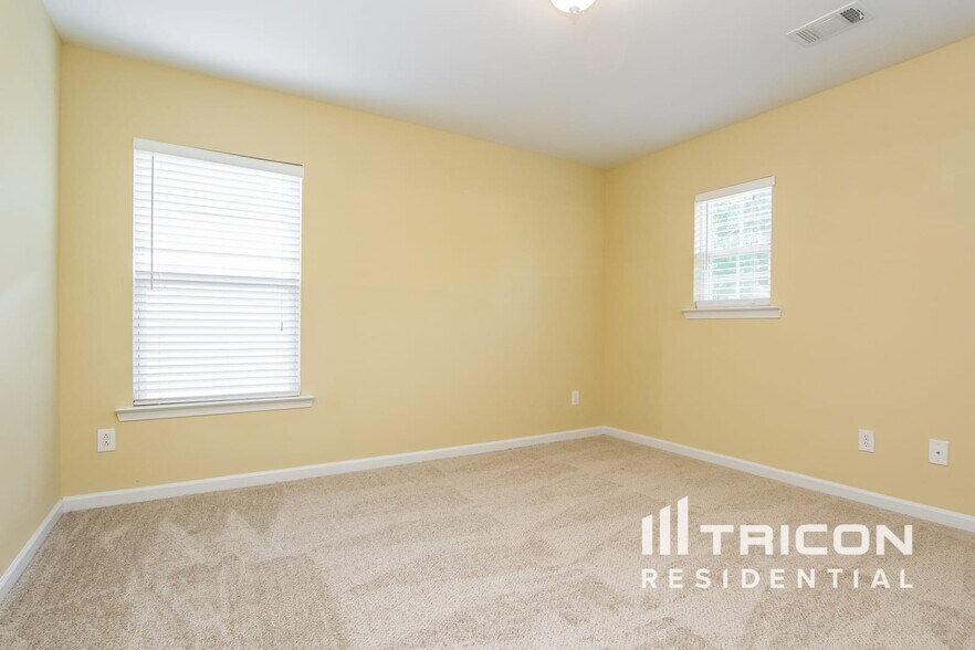 Building Photo - 534 Briarfield Xing NW