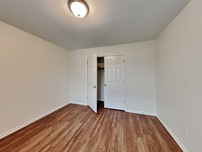 Building Photo - 30710 Country Meadows Dr