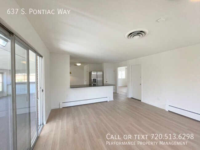 Building Photo - 637 S Pontiac Way