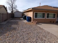 Building Photo - Beautiful 4 Bedroom 2 Bathroom! Showings c...