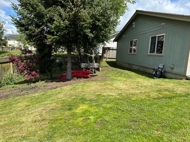 Building Photo - Ferndale 3 Bedroom 2 bath Rambler Small Pe...