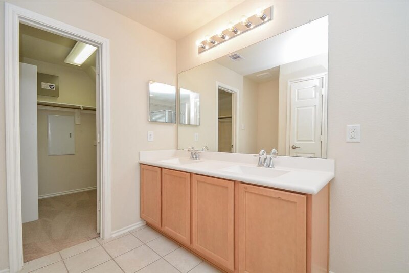 Building Photo - 6419 Calgary Woods Ln