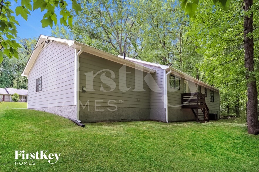 Building Photo - 1745 Tree Line Rd