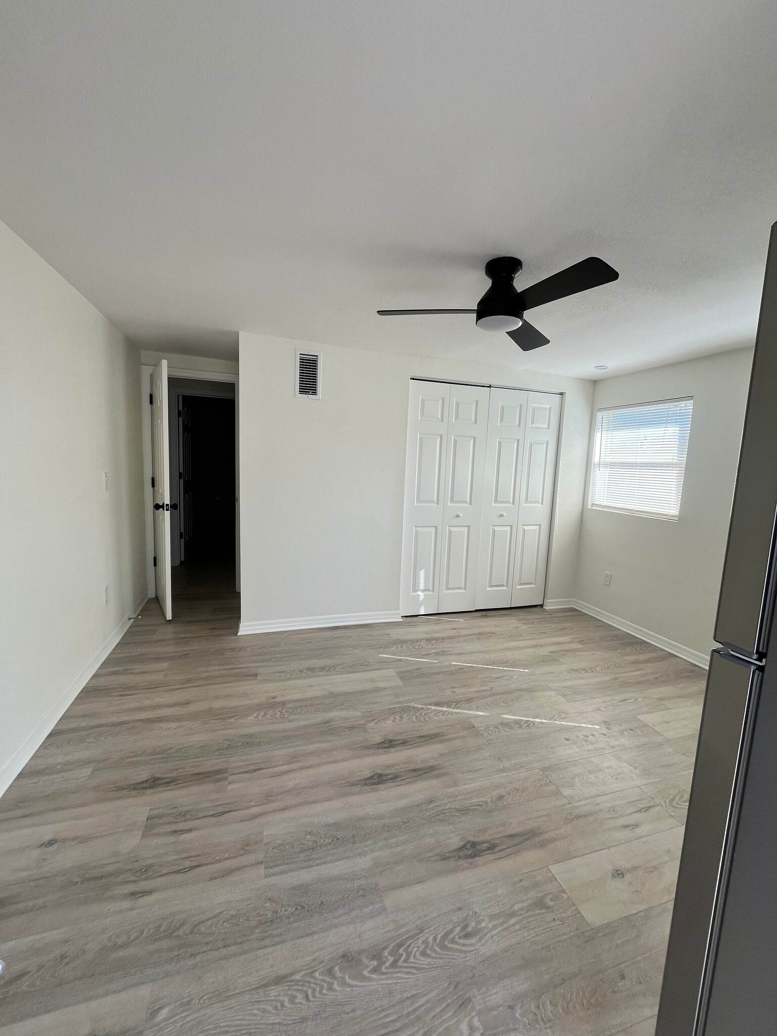 C 2/1 700 sqft - 3320 W Kathleen St