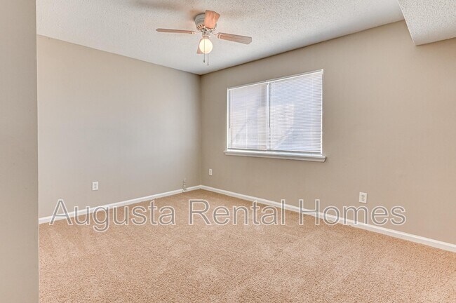 Building Photo - 2812 Thomas Ln