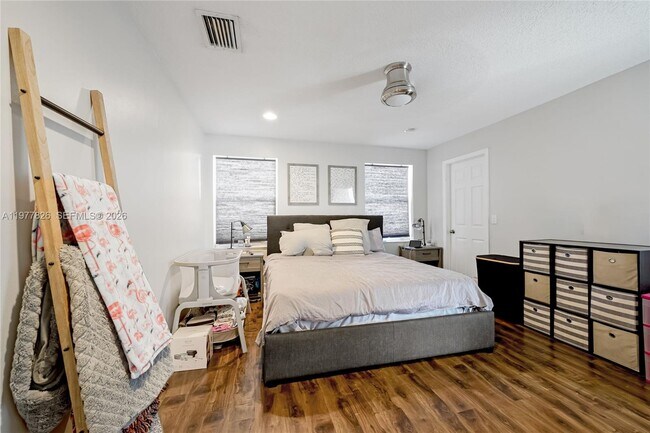 Building Photo - 1410 SW 106th Terrace