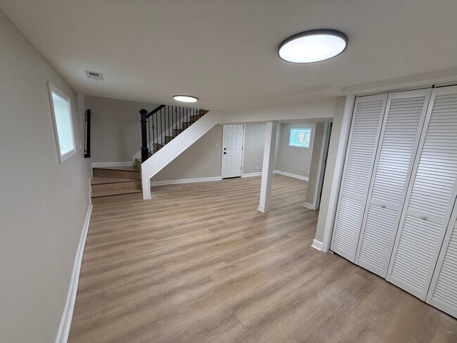 Building Photo - 1637 Elmwood Ave