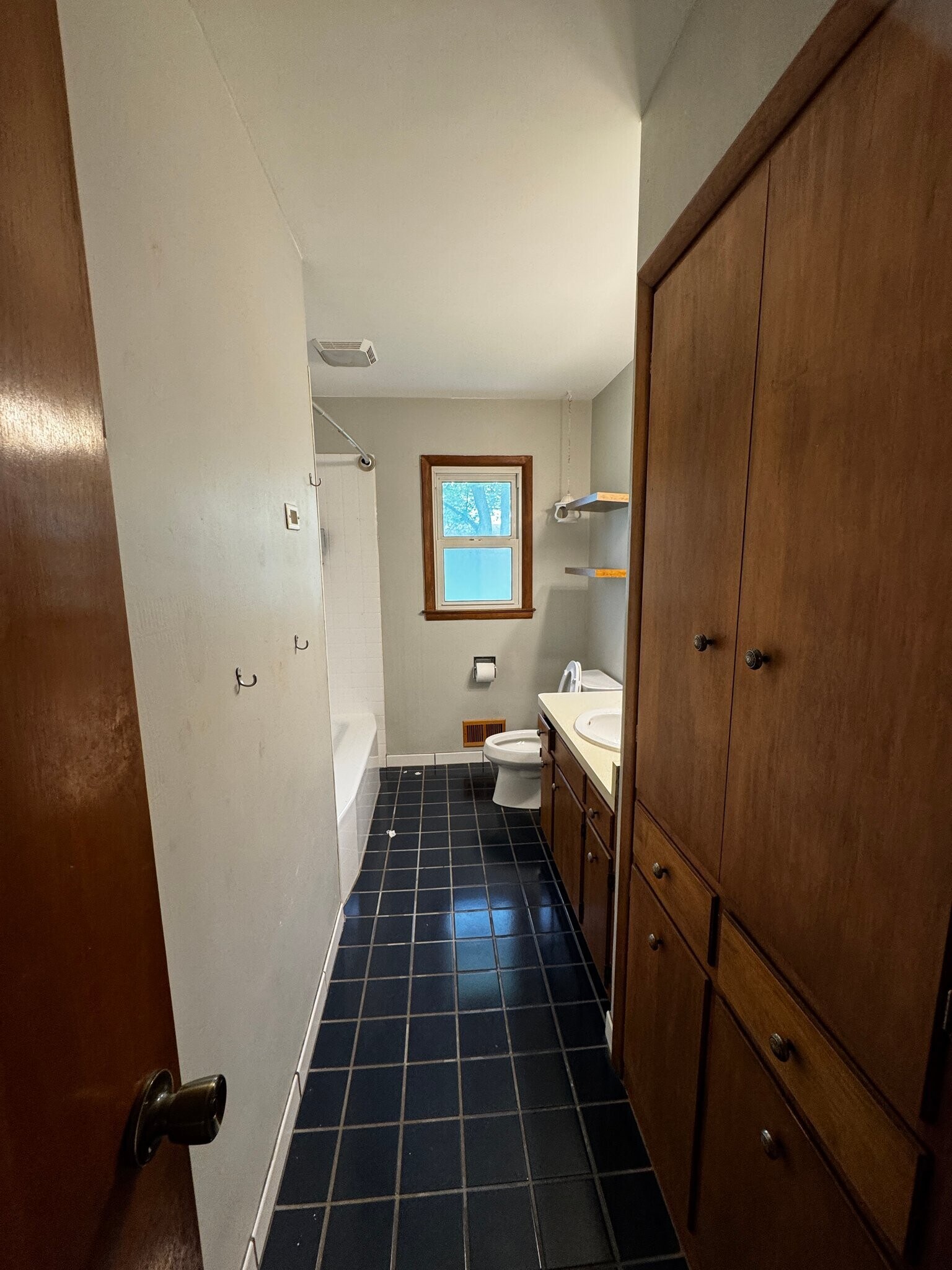 Building Photo - 2333 Hanover Dr