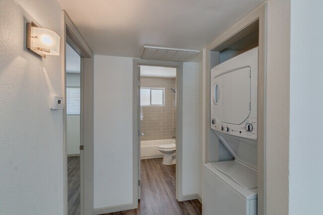 Building Photo - $0 First Month Rent! Remodeled 2 Bed Casita w/ Private Patio, W/D & Pool